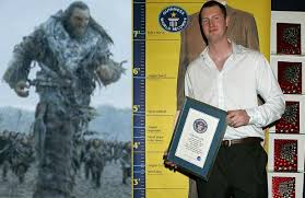 How tall is Neil Fingleton?